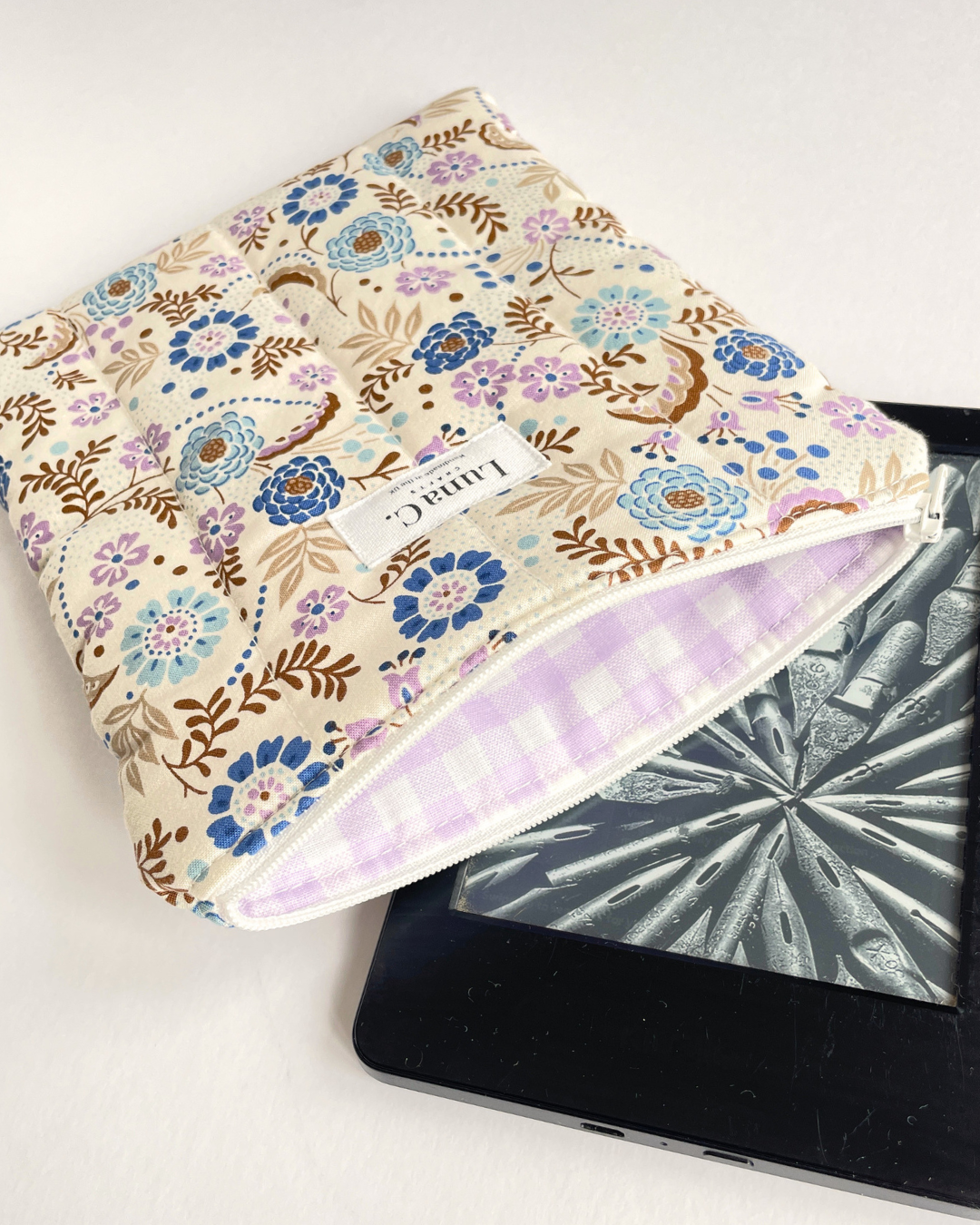 Cream, Blue & Lilac Folk Floral Zippered Kindle Sleeve