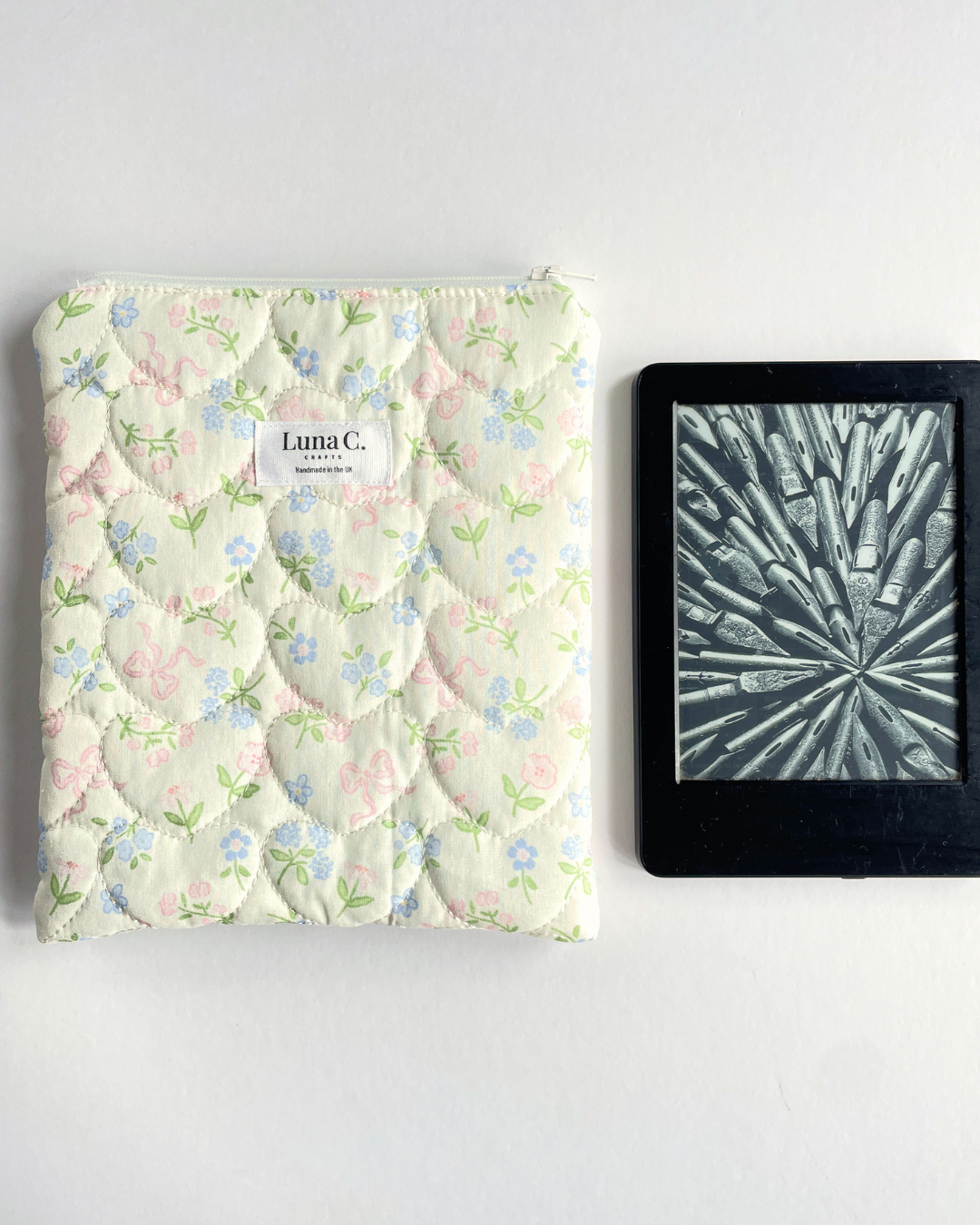 Cream, Pink & Blue Floral Bows Zippered Kindle Sleeve