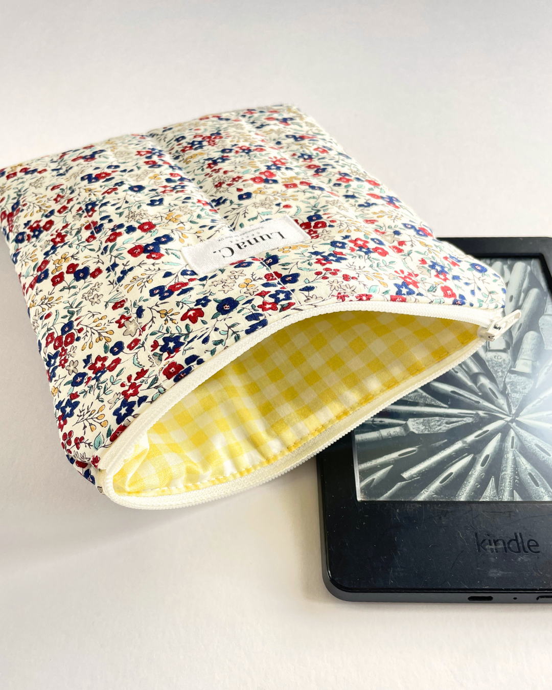 Multicolour Ditsy Floral Zippered Kindle Sleeve