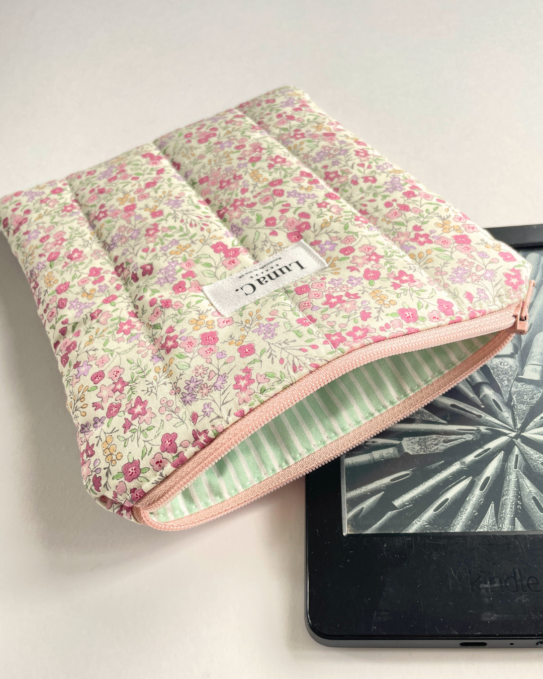 Pink and Cream Ditsy Floral Zippered Kindle Sleeve