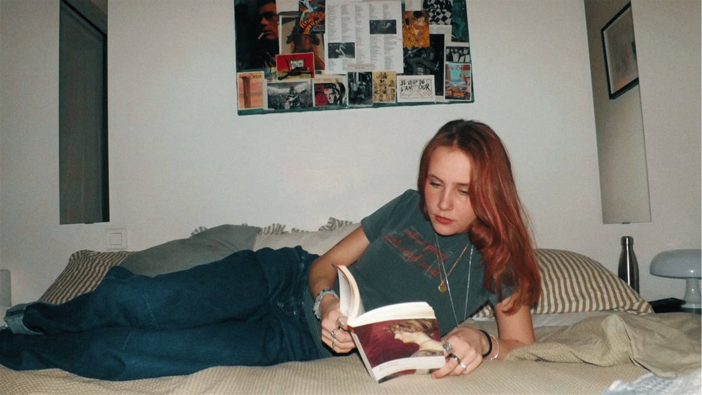 pretty girls read smut tee