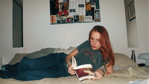 pretty girls read smut tee